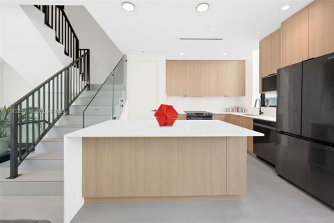 Touwnhouse à vendre à Miami, Floride: 3 chambres № 2036399 - photo 5