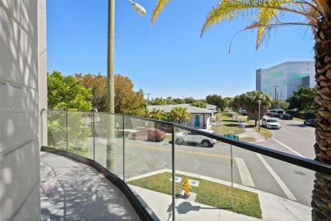 Touwnhouse à vendre à Miami, Floride: 3 chambres № 2036399 - photo 9