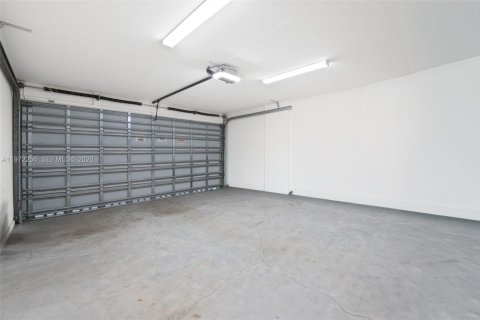 Touwnhouse à vendre à Miami, Floride: 3 chambres № 2036399 - photo 22