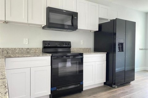 Apartment in Englewood, Florida 3 bedrooms, 107.95 sq.m. № 1915595 - photo 4