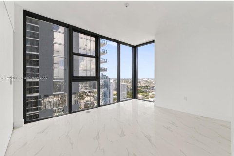 Condominio en alquiler en Miami, Florida, 4 dormitorios, 234.11 m2 № 1927175 - foto 30