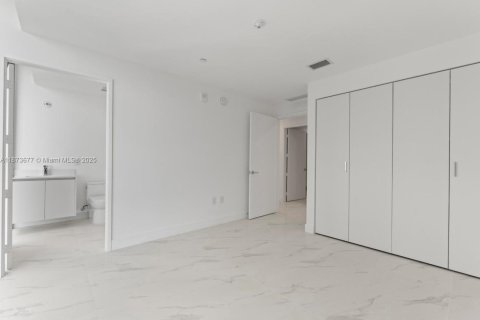 Condominio en alquiler en Miami, Florida, 4 dormitorios, 234.11 m2 № 1927175 - foto 29