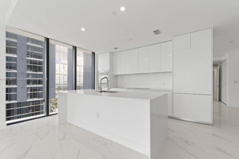 Condominio en alquiler en Miami, Florida, 4 dormitorios, 234.11 m2 № 1927175 - foto 11