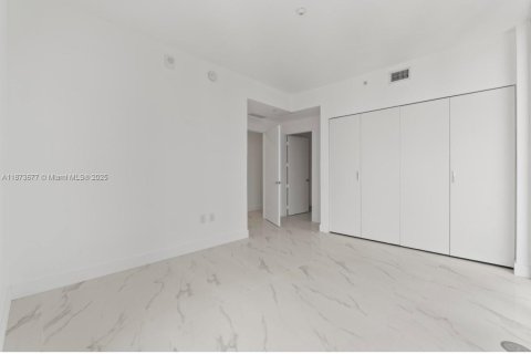 Condominio en alquiler en Miami, Florida, 4 dormitorios, 234.11 m2 № 1927175 - foto 27