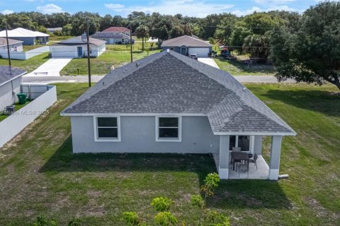 House in LaBelle, Florida 3 bedrooms, 139.63 sq.m. № 1752199 - photo 29