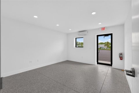 Commercial property in Belleview, Florida № 2100288 - photo 5