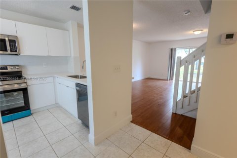Touwnhouse à louer à Pembroke Pines, Floride: 3 chambres, 126.44 m2 № 2056448 - photo 6