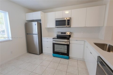 Touwnhouse à louer à Pembroke Pines, Floride: 3 chambres, 126.44 m2 № 2056448 - photo 3