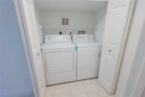 Touwnhouse à louer à Pembroke Pines, Floride: 3 chambres, 126.44 m2 № 2056448 - photo 13