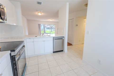 Touwnhouse à louer à Pembroke Pines, Floride: 3 chambres, 126.44 m2 № 2056448 - photo 4