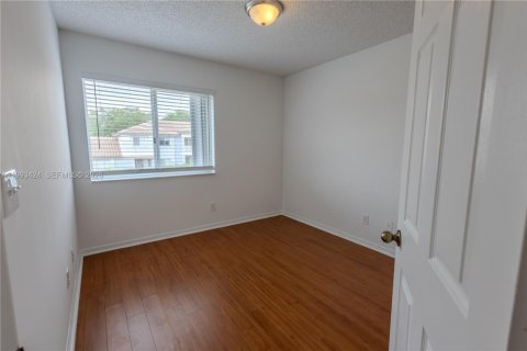 Touwnhouse à louer à Pembroke Pines, Floride: 3 chambres, 126.44 m2 № 2056448 - photo 16