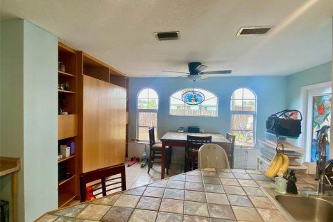 House in Venice, Florida 3 bedrooms, 151.9 sq.m. № 2117969 - photo 12