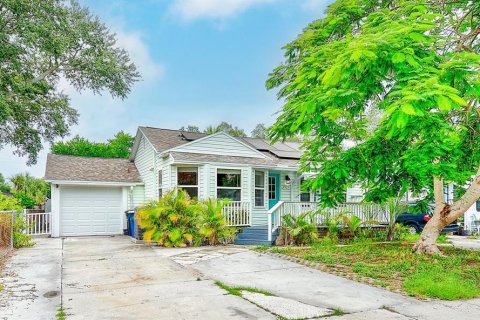House in Clearwater, Florida 4 bedrooms, 119.47 sq.m. № 2207211