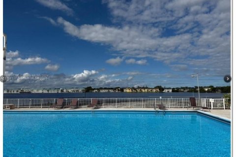 Condominio en venta en Miami, Florida, 1 dormitorio, 74.41 m2 № 1748389 - foto 19