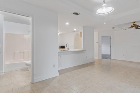 Villa ou maison à vendre à Port Charlotte, Floride: 3 chambres, 114.83 m2 № 2412611 - photo 21