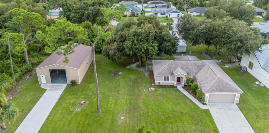 Villa ou maison à Port Charlotte, Floride 3 chambres, 114.83 m2 № 2412611