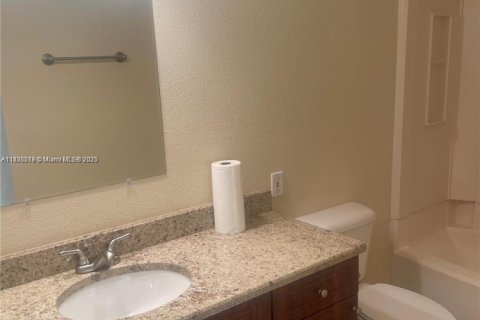 Condominio en venta en Palm Harbor, Florida, 2 dormitorios, 83.43 m2 № 1820151 - foto 14