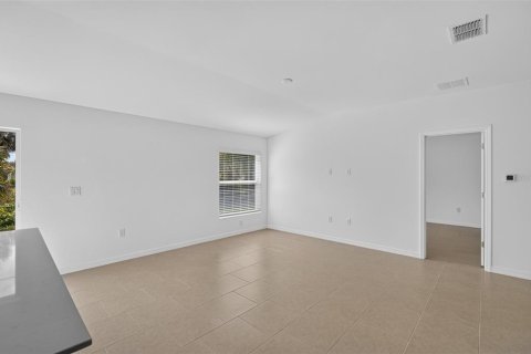 Villa ou maison à vendre à Port Charlotte, Floride: 3 chambres, 138.15 m2 № 2166807 - photo 5