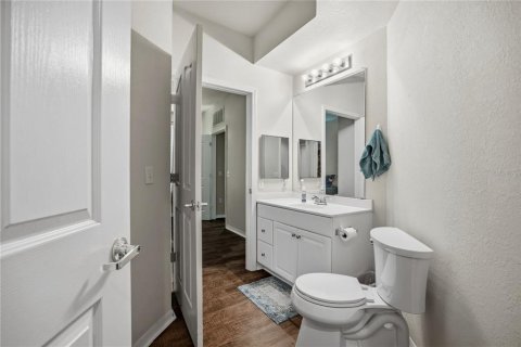 Condo in Gainesville, Florida, 2 bedrooms № 2202582 - photo 24
