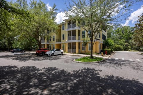 Condo in Gainesville, Florida, 2 bedrooms № 2202582 - photo 30