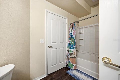 Condo in Gainesville, Florida, 2 bedrooms № 2202582 - photo 25