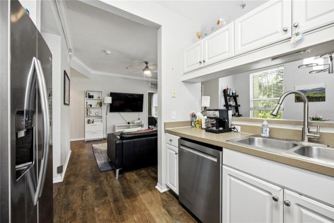 Condo in Gainesville, Florida, 2 bedrooms № 2202582 - photo 13