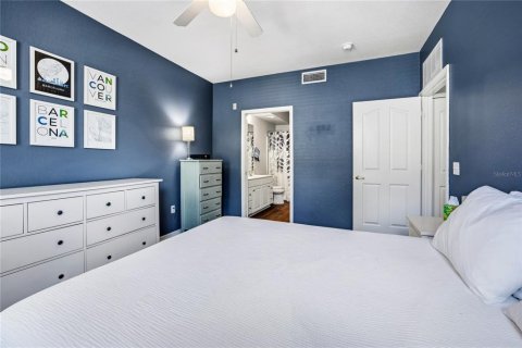 Condo in Gainesville, Florida, 2 bedrooms № 2202582 - photo 18