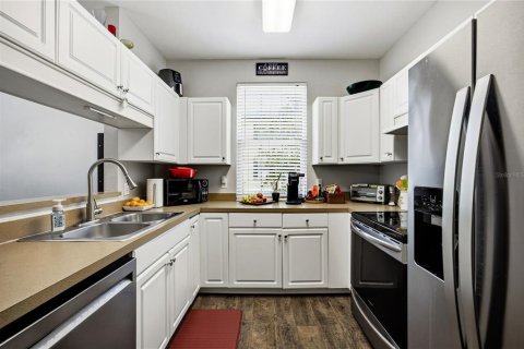 Condo in Gainesville, Florida, 2 bedrooms № 2202582 - photo 11