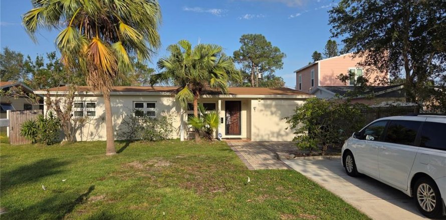 House in Saint Petersburg, Florida 3 bedrooms, 96.62 sq.m. № 1733804