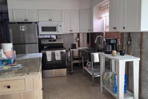 House in Saint Petersburg, Florida 3 bedrooms, 96.62 sq.m. № 1733804 - photo 15