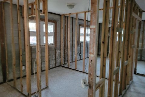 House in Saint Petersburg, Florida 3 bedrooms, 96.62 sq.m. № 1733804 - photo 12