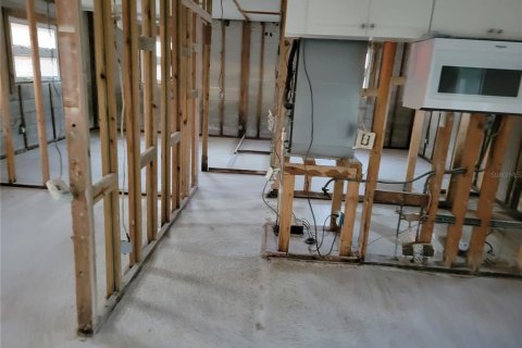 House in Saint Petersburg, Florida 3 bedrooms, 96.62 sq.m. № 1733804 - photo 11