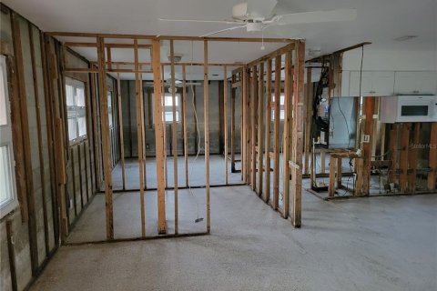 House in Saint Petersburg, Florida 3 bedrooms, 96.62 sq.m. № 1733804 - photo 6