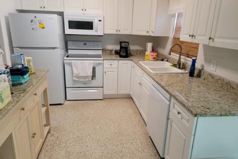 House in Saint Petersburg, Florida 3 bedrooms, 96.62 sq.m. № 1733804 - photo 3