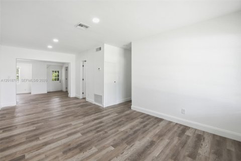 Villa ou maison à vendre à West Park, Floride: 4 chambres, 108.88 m2 № 2270894 - photo 6