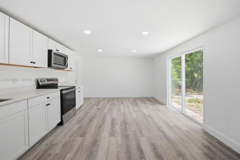 Villa ou maison à vendre à West Park, Floride: 4 chambres, 108.88 m2 № 2270894 - photo 8