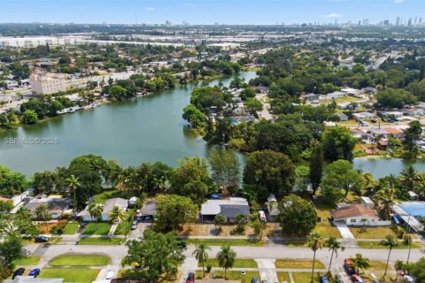 Villa ou maison à vendre à West Park, Floride: 4 chambres, 108.88 m2 № 2270894 - photo 18
