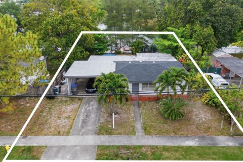 Villa ou maison à West Park, Floride 4 chambres, 108.88 m2 № 2270894