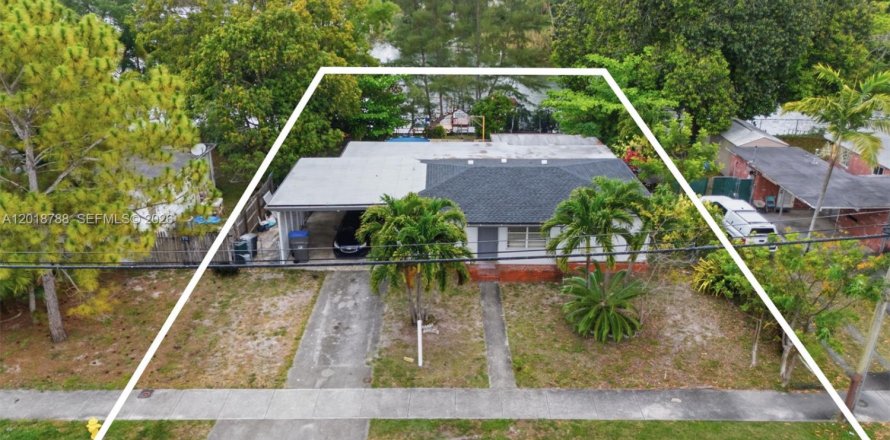 Villa ou maison à West Park, Floride 4 chambres, 108.88 m2 № 2270894