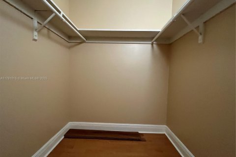 Condo in North Lauderdale, Florida, 2 bedrooms  № 1698231 - photo 9