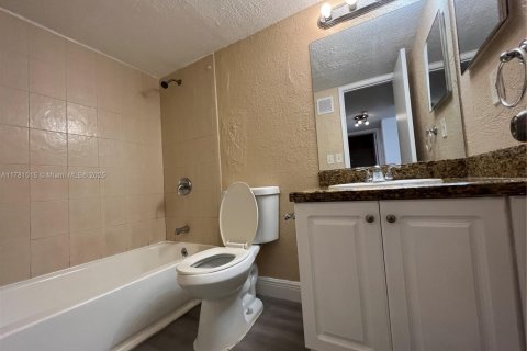 Condo in North Lauderdale, Florida, 2 bedrooms  № 1698231 - photo 12