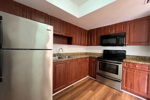Condo in North Lauderdale, Florida, 2 bedrooms  № 1698231 - photo 3