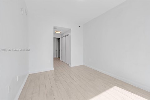 Снять в аренду кондоминиум в Майами, Флорида 2 спальни, 92.72м2, № 1933055 - фото 24