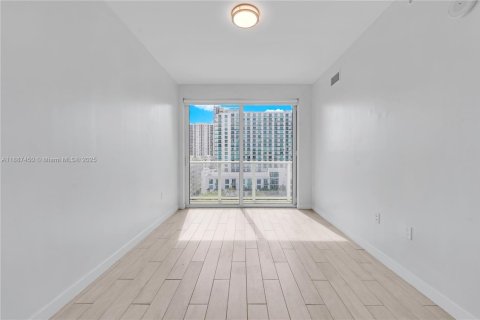 Снять в аренду кондоминиум в Майами, Флорида 2 спальни, 92.72м2, № 1933055 - фото 19