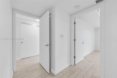 Снять в аренду кондоминиум в Майами, Флорида 2 спальни, 92.72м2, № 1933055 - фото 18