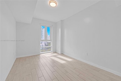 Снять в аренду кондоминиум в Майами, Флорида 2 спальни, 92.72м2, № 1933055 - фото 23