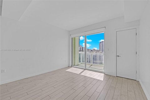 Снять в аренду кондоминиум в Майами, Флорида 2 спальни, 92.72м2, № 1933055 - фото 16