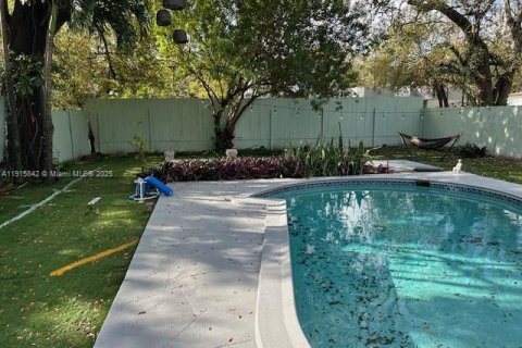 House in Miami, Florida 4 bedrooms, 159.51 sq.m. № 1971837 - photo 5