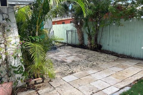 House in Miami, Florida 4 bedrooms, 159.51 sq.m. № 1971837 - photo 6