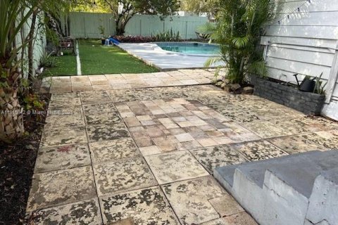 House in Miami, Florida 4 bedrooms, 159.51 sq.m. № 1971837 - photo 4